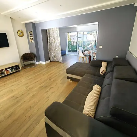 Holiday home Spacieuse Climatisee T3, 6pers, Proche - Fr-1-607-222 *